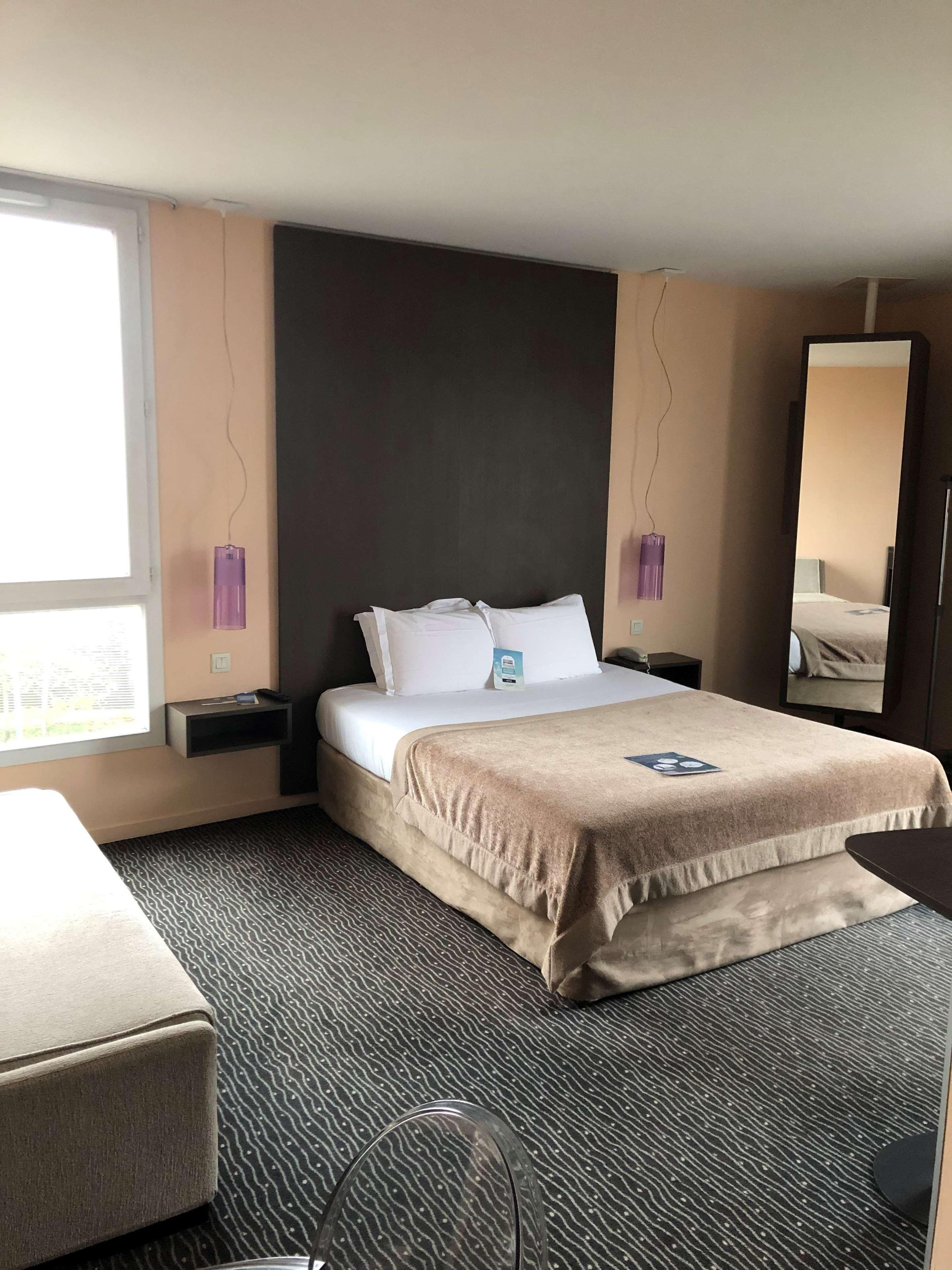 คีเรียด์ชาร์เลวิลเลเมเซียเรส Hotel ชาร์เลอวิลล์-เมซิแยร์ ภายนอก รูปภาพ